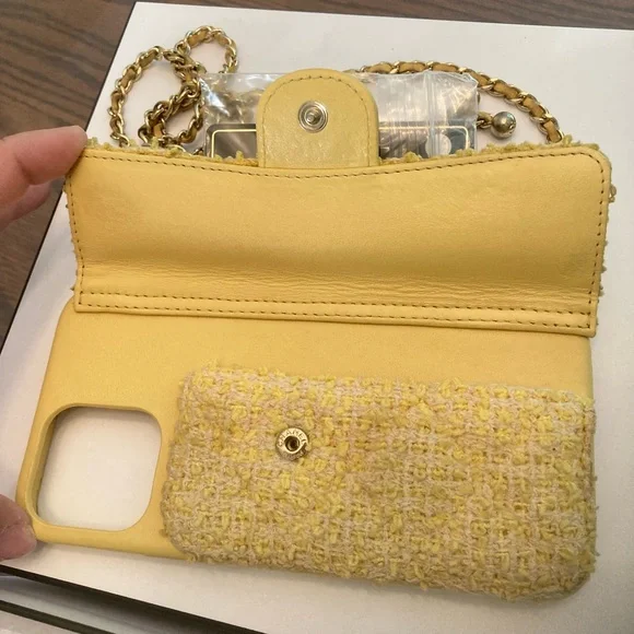 💖 Chanel Tweed iPhone 12 holder with flap card holder and chain - Picture 8 of 12